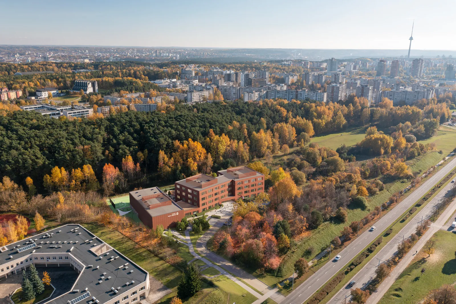 Privažiavimo kelias nuo Justiniškių g.; Kelias (gatvė) - Justiniškių gatvė (Gatvių), Vilnius, Justiniškių g. - vizualizacija 1